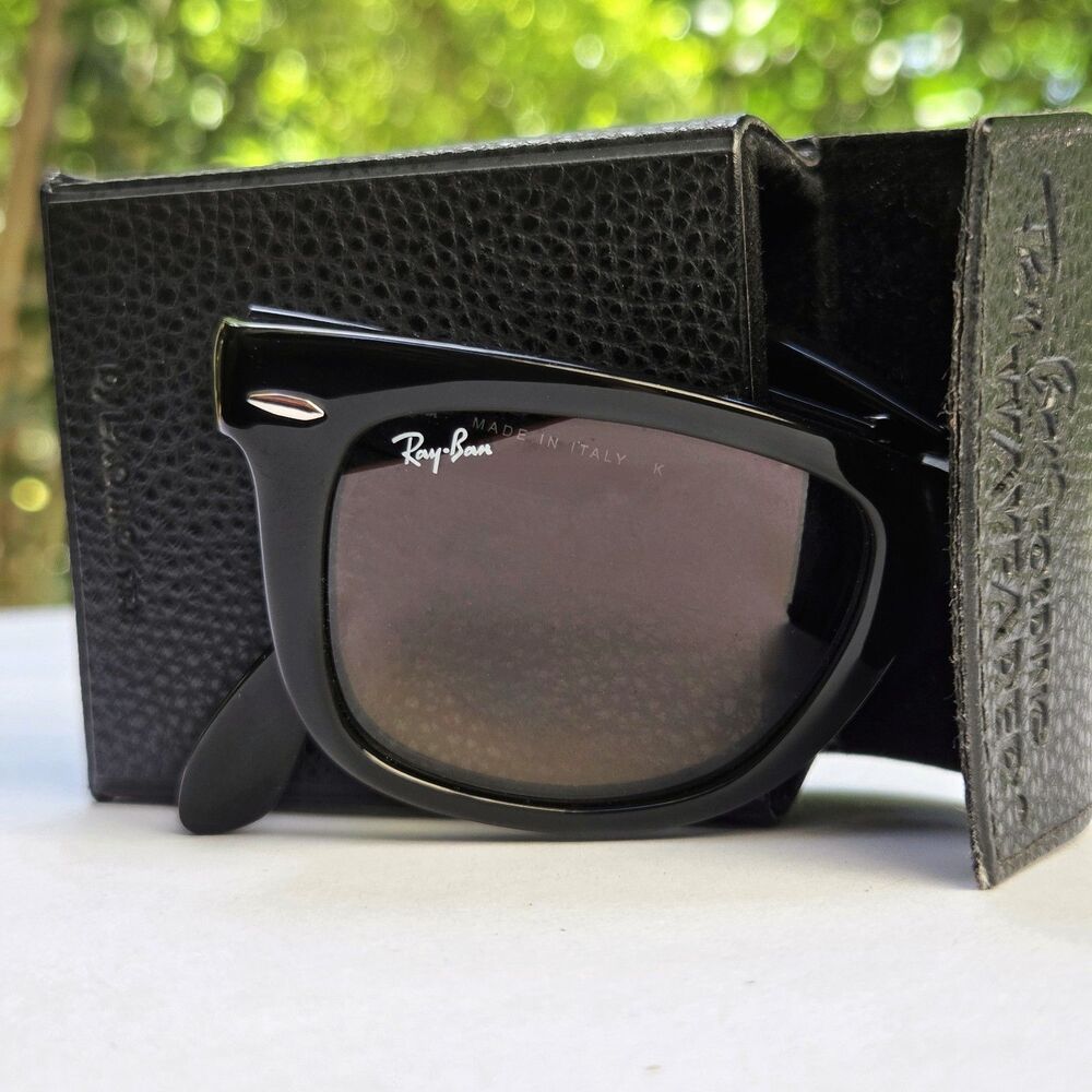 Ray-Ban Folding Wayfarer Classic Black/Light Grey Gradient RB4105 Sunglasses - Picture 4 of 11